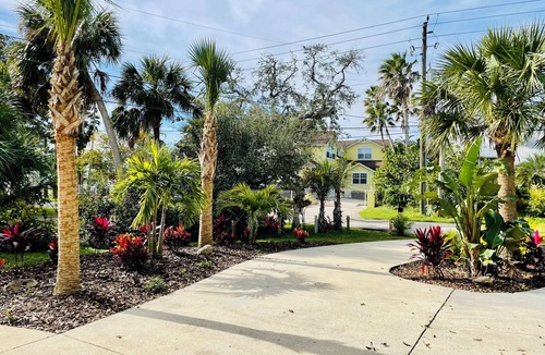Ormond Ocean Gard Cottage | Spacious and charming beach cottage close to everything your vacation desires!