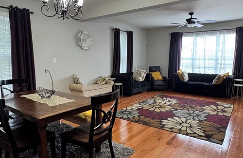 Roland Park House | Spacious Baltimore Charm- Perfect for Families and Large Groups