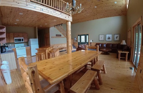 Ely Cabin | Spacious Cabin on the lake