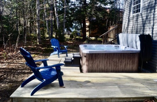 Wilmington House | Spacious Chalet - PetFriendly/HotTub/Firepit/GameRoom/AC