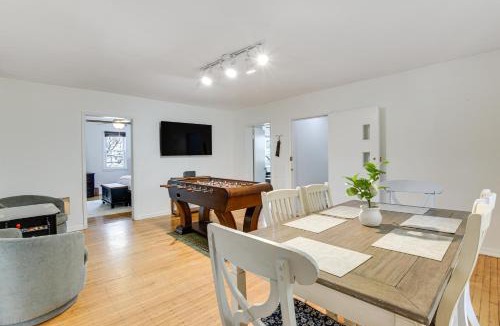 Ravenswood House | Spacious Chicago Group Home! Walk to Train & Eats