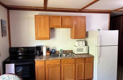 Kabetogama Cabin | Spacious, comfortable 1 BR with FULL kitchen, large sitting rm, private bath