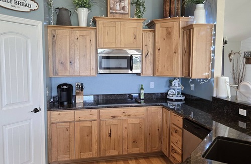 Brownstown House | Spacious County home, lg yard & patio w/mountain views. Near trails & wineries