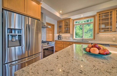 Lake Stevens House | Spacious Lake Stevens Home w/Fire Pit, Patio