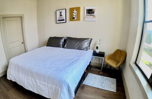 Riverside Terrace Apartment | Spacious Luxury for 6: WiFi, 3 TVs, Pool & Gym