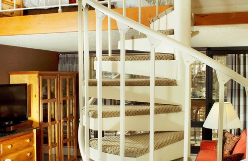 Lakeside Village Hotel | Spacious + Modern Mountain Room