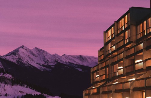 Lakeside Village Hotel | Spacious + Modern Mountain Room