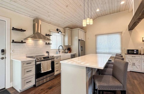 East Haven  Rutland County House | Spacious Mountain Retreat–Near Killington & Downtown