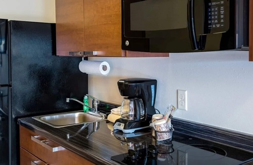 Davenport Hotel | Spacious, Pet-Friendly Room w/Kitchen – Just 10 Mins to Riverside Park