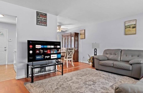 Berwick House | Spacious & Roomy 4BR Home in Central DSM