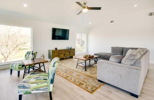 Barrett House | Spacious San Jacinto River Home w/Waterfront Deck