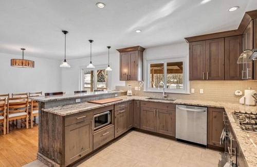 Basalt House | Spacious/Secluded 2 Acres Remodeled Walk To Willit