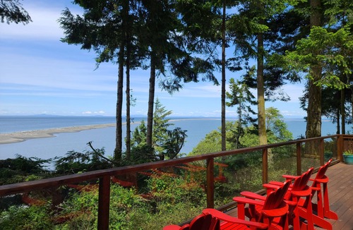 Mains Farm House | Spacious shorefront cabin with Dungeness National Wildlife Refuge views