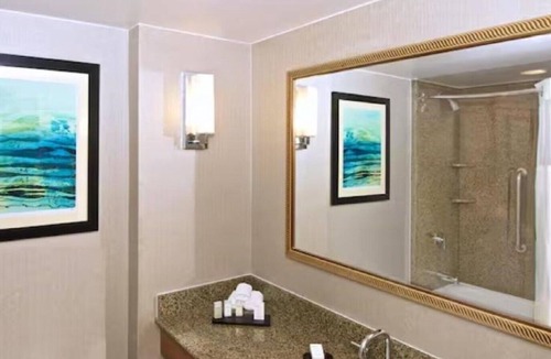 Lynnwood House | Spacious suites and easy access to Seattle