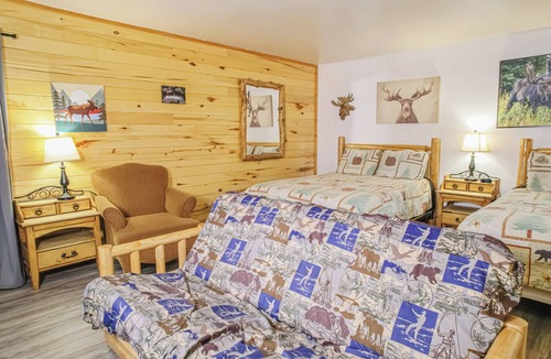 Estes Park Hotel | Spacious Upper-Level Hotel 1 Bedroom 206