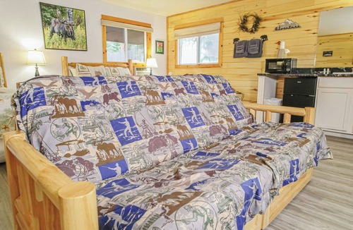 Estes Park Hotel | Spacious Upper-Level Hotel 1 Bedroom 206