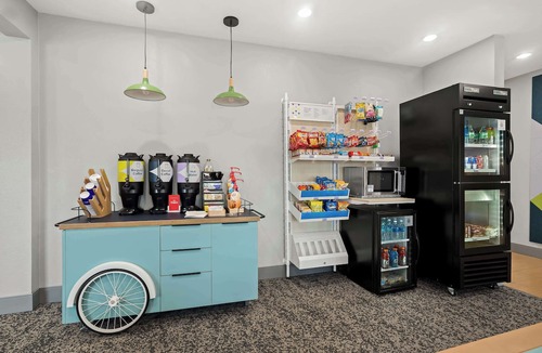 Quad Cities Hotel | Spark by Hilton Moline Quad Cities