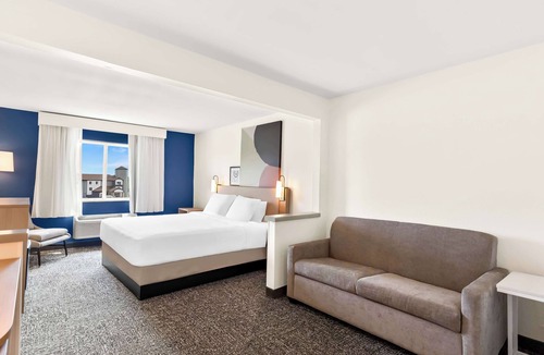 Springfield Hotel | Spark by Hilton Springfield Southwest