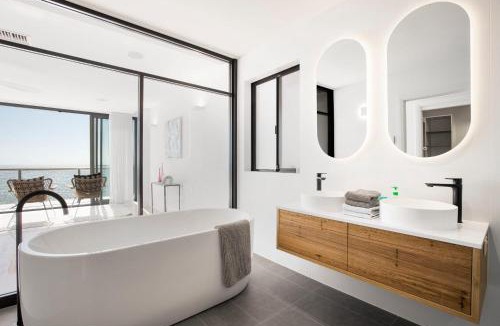 Seacliff House | Spectacular Panoramic Oceanview House in Seacliff