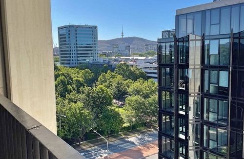 Reid Apartment | Splendid 2bd 1bth 1csp Apt - Superb CBD Location
