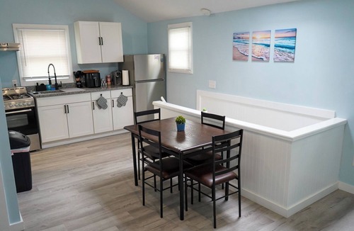 Boys Ranch Apartment | Split Level Beach Access 2 Queen Bed Apartment in Geneva U9