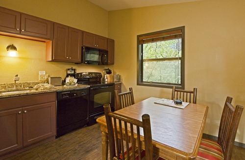 Wisconsin Dells Cottage | Sprightly Christmas Mountain Village, 2 Bedroom Cottage