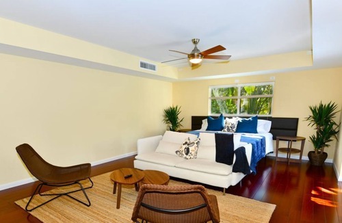 South Corals Apartment | Spring Break | Elegant flat Apartment | Pool available |Free Bikes