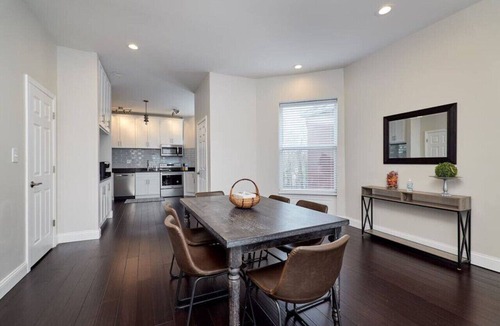 Central West End Apartment | St. Louis 2BD/2BA, Forest Park, BJH, & CWE Fl 2