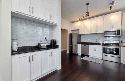 Central West End Apartment | St. Louis 2BD/2BA, Forest Park, BJH, & CWE Fl 2