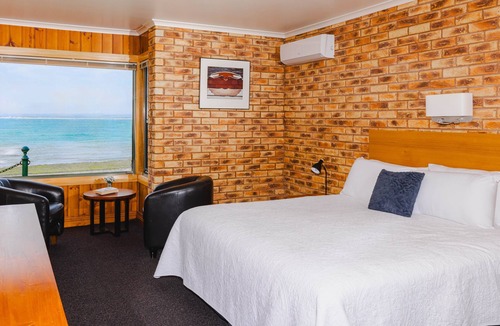 Stanley Hotel | Stanley Village Waterfront Accommodation