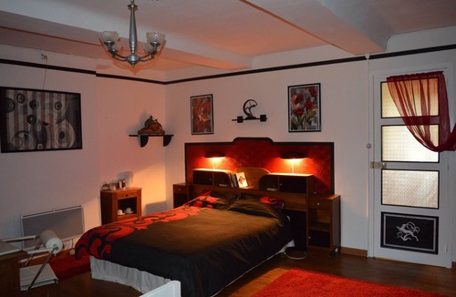 Saint-Clair-sur-l'Elle Bed & Breakfast | Step back in time at our 1930s/40s decorated 18th Century home