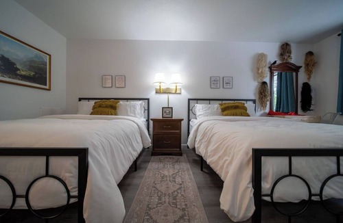 Eureka Springs Historic District Resort | Step into the The Crows Have Eyes Room!