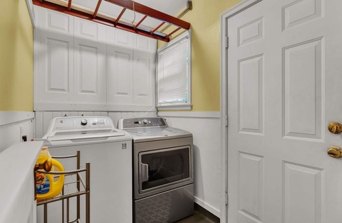 Topeka House | Steps from Washburn! Pet Friendly - Free Parking