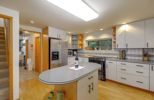 Southworth House | Steps to Beach: Scenic Escape in Port Orchard!