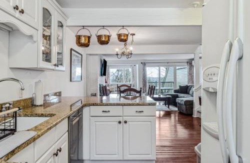 West Hartford House | Steps to Ski Trail Fireplace - Kingswood 1B