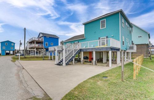 Surfside Beach House | Steps to Surfside Beach: Large Group Gulf Retreat