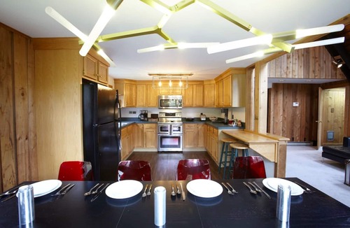 Stratton Mountain House | STRATTON 5 STAR SKI HOME: HOT TUB, SAUNA, 2 SUITES, 2 FIREPLACES