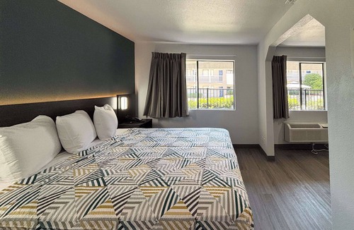 Las Colinas Hotel | Studio 6 Irving, TX – DFW North