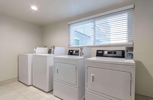 Eastside Hotel | Studio 6 Suites Perris, CA