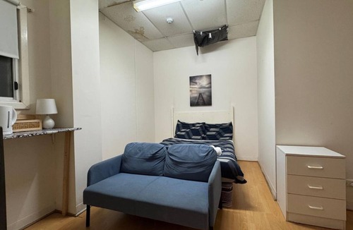 Adelaide Central Business District Cabin | Studio 7 - Wright Lodge