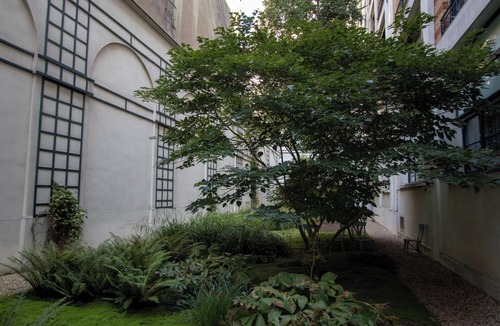 Saint-Germain-des-Pres Apartment | Studio Apartment With Seine View in Saint Germain