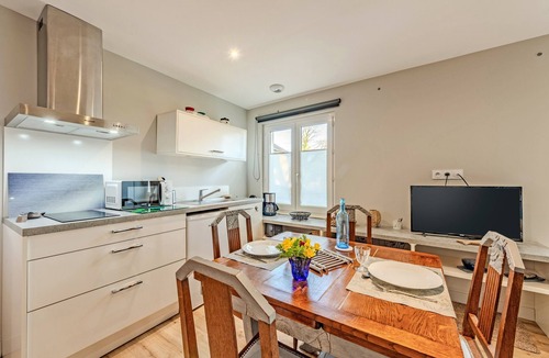 Loperec Apartment | Studio 'Cap À L’ouest' with Shared Terrace, Shared Garden and Wi-Fi