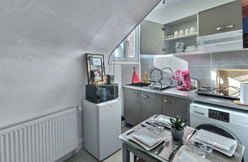 Evreux Apartment | Studio facing train station - wifi