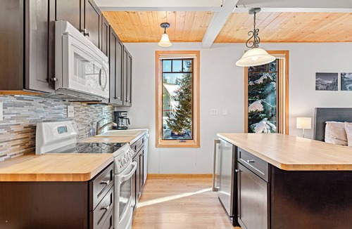 Warrior's Mark Condo | Studio in Great Area, Easy Walk to Town & Peak 9