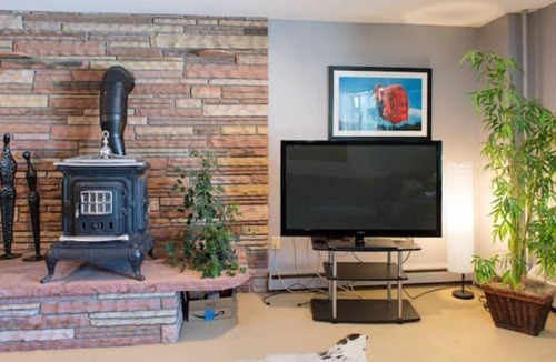 Lower Arapahoe House | Studio overlooking Boulder, minutes to downtown