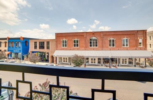 Marshall Apartment | Studio w/Private Balcony in Downtown Marshall!