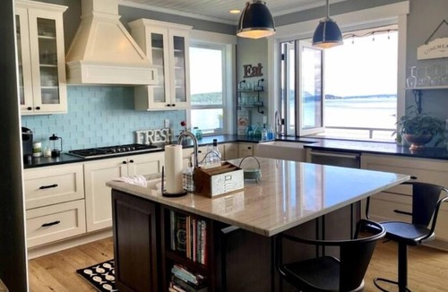 Manchester House | Stunning Beachfront Getaway!