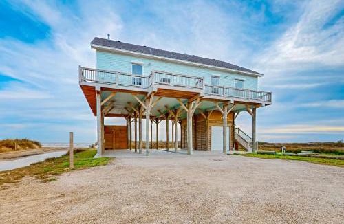 Gilchrist House | Stunning Beachfront Cargo Lift Sleeps 14