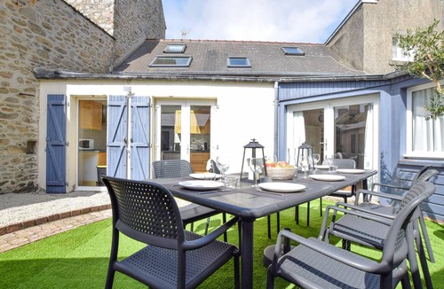 Saint-Vaast-la-Hougue House | Stunning home in Saint-Vaast-la-Hougue with WiFi