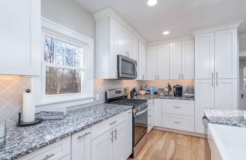 Columbia House | Stunning Freshly Remodeled Historic Home - Downtown Columbia!